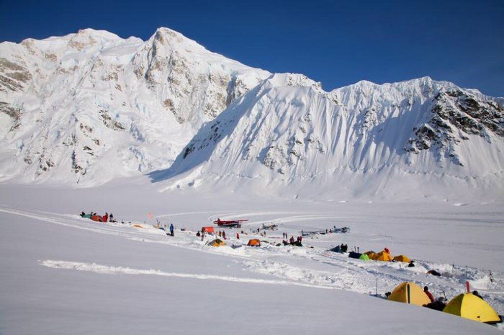 Khu trại Prospect Creek Camp phủ tuyết dày giữa mùa đông Alaska, khung cảnh hoang vắng và nhiệt độ cực thấp
