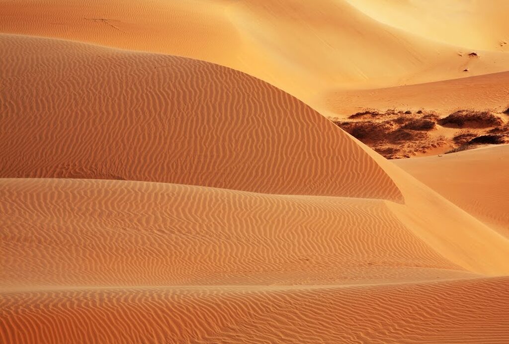 cát Mũi Né màu đỏ là do sắt